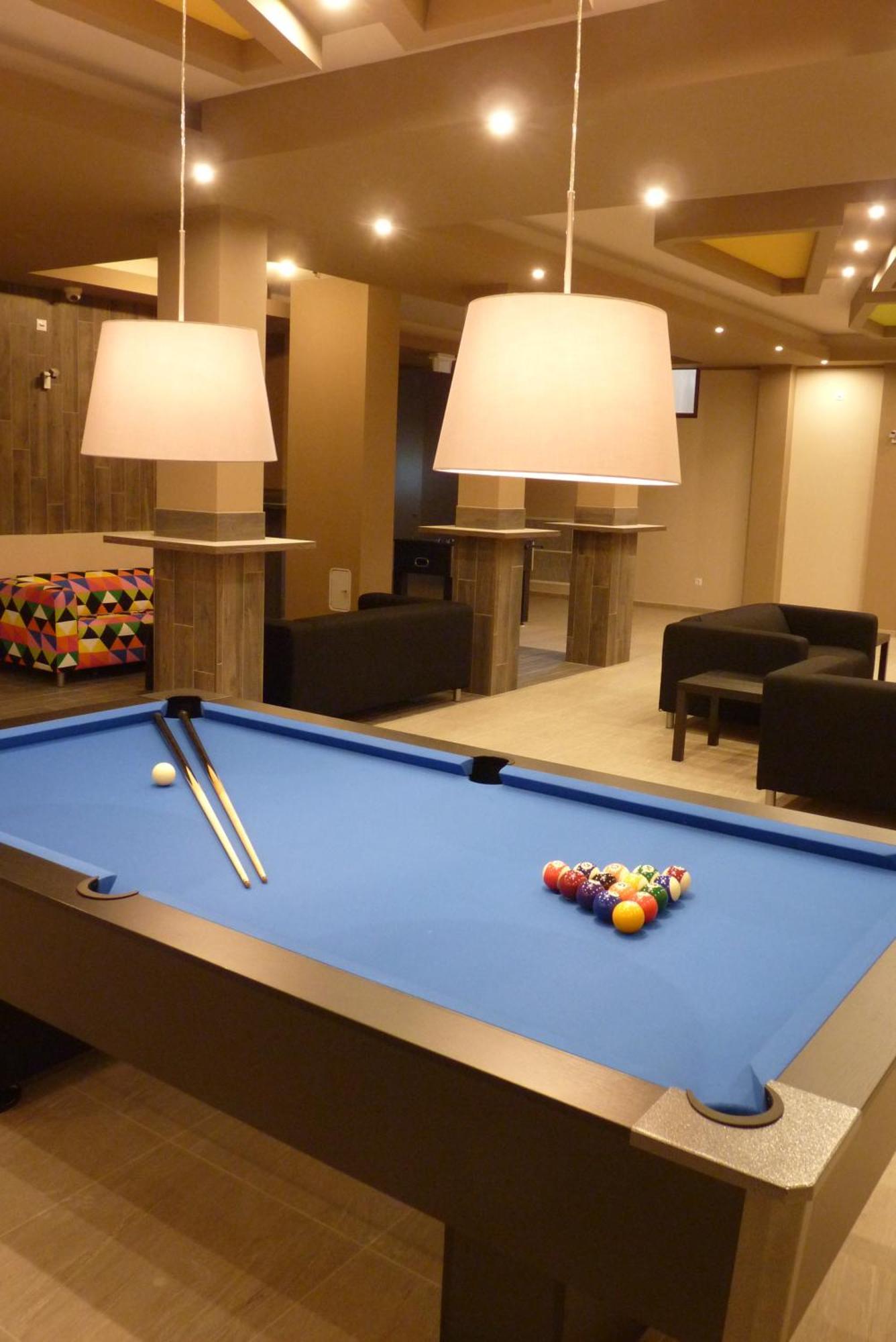 Parton Hotel & Bowling Tiszakécske Exteriör bild